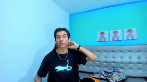 Jessy Mateus online show from 2, 1, 2025