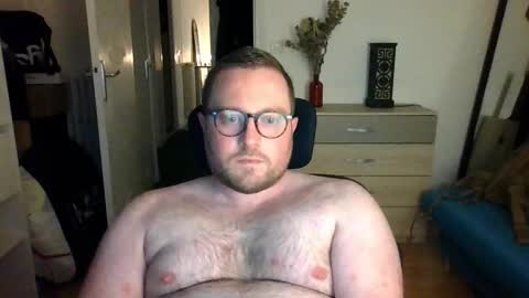 jeuneloup92 online show from 1, 12, 2025