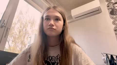 Snapshot of jewelldurham chatting on 25, 10, 2025 Helgi online show from 25, 10, 2025