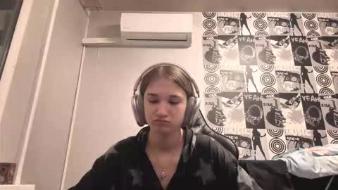 Snapshot of jewelldurham chatting on 23, 11, 2025 Helgi online show from 23, 11, 2025