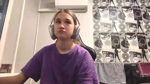 Snapshot of jewelldurham chatting on 27, 11, 2025 Helgi online show from 27, 11, 2025