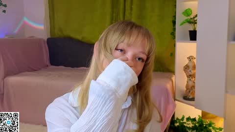 Snapshot of jewellhogan chatting on 17, 4, 2026 Gwen online show from 17, 4, 2026