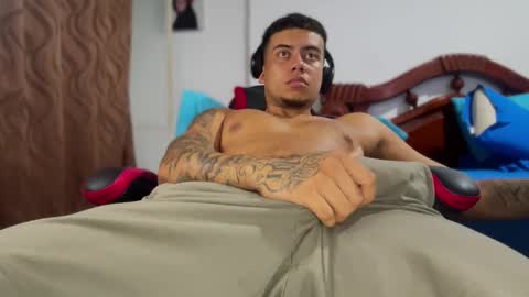 Snapshot of jeyzd25 chatting on 29, 11, 2025 Onlyfans Twitter online show from 29, 11, 2025