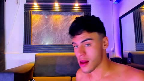 Snapshot of jhostin_1 chatting on 21, 11, 2025 jhostin_1 online show from 21, 11, 2025