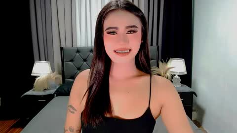 Snapshot of jhuliana_and_charles_room chatting on 18, 4, 2026 jhuliana_and_charles_room online show from 18, 4, 2026