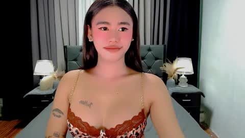 Snapshot of jhuliana_and_charles_room chatting on 19, 5, 2026 jhuliana_and_charles_room online show from 19, 5, 2026