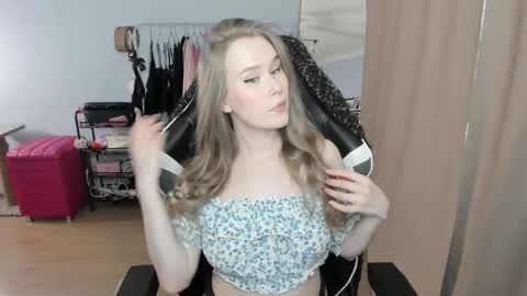 Snapshot of jimmy_and_amy chatting on 8, 10, 2025 Amy next stream on Wednesday Thursday Friday Saturday and Sunday at 16 pm GMT3 online show from 8, 10, 2025