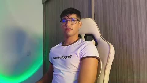 Snapshot of jimmy_leeh_ chatting on 19, 10, 2025 Jimmy Leeh online show from 19, 10, 2025