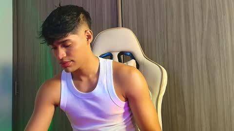 Snapshot of jimmy_leeh_ chatting on 16, 11, 2025 Jimmy Leeh online show from 16, 11, 2025