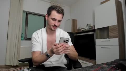 Snapshot of jimmys_style chatting on 15, 11, 2025 AlphaJimmy online show from 15, 11, 2025