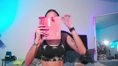 Joa Isaza     online show from 1, 4, 2026