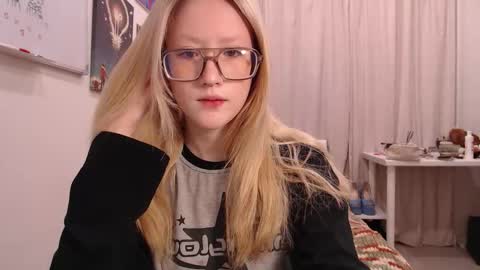 joan_kiss online show from 17, 10, 2025