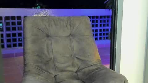 JOAN SAENZ online show from 7, 1, 2025