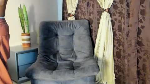 JOAN SAENZ online show from 2, 2, 2025