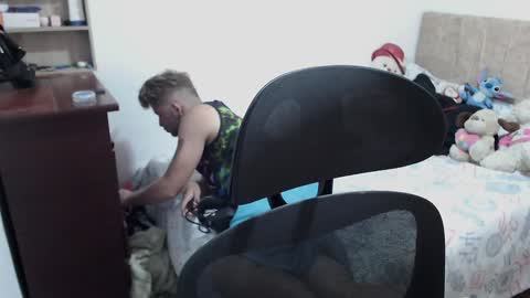 JOHAN independient model online show from 23, 12, 2024