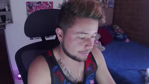 Snapshot of johanleonsweetboy chatting on 17, 12, 2025 JOHAN independient model online show from 17, 12, 2025