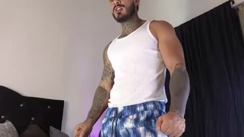 Snapshot of john_and_louis chatting on 23, 10, 2025 John online show from 23, 10, 2025