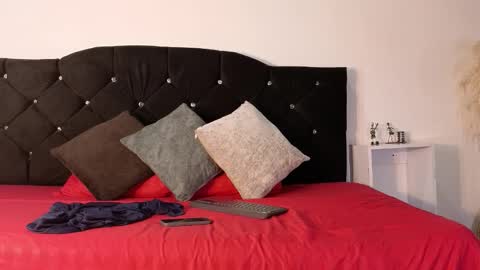 Snapshot of john_and_louis chatting on 5, 11, 2025 John online show from 5, 11, 2025