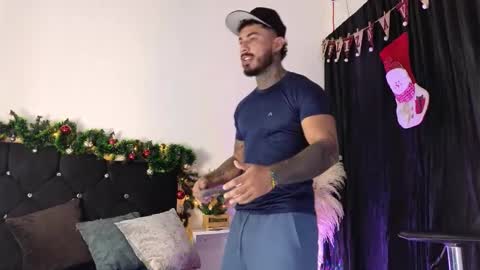 Snapshot of john_and_louis chatting on 15, 11, 2025 John online show from 15, 11, 2025