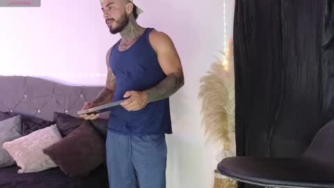 Snapshot of john_and_louis chatting on 9, 5, 2026 John online show from 9, 5, 2026