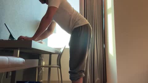 J online show from 15, 12, 2025