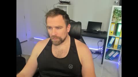 Snapshot of johnnydough82 chatting on 4, 12, 2025 johnnydough82 online show from 4, 12, 2025