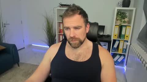 Snapshot of johnnydough82 chatting on 5, 12, 2025 johnnydough82 online show from 5, 12, 2025