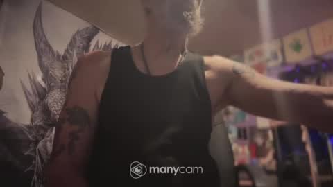 johnnyshung1 online show from 6, 1, 2025