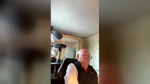 Snapshot of jojo60000529566 chatting on 17, 12, 2025 jojo60000529566 online show from 17, 12, 2025