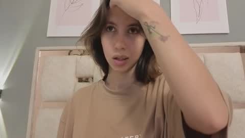 Snapshot of jolie_lov chatting on 8, 11, 2025 jolie_lov online show from 8, 11, 2025