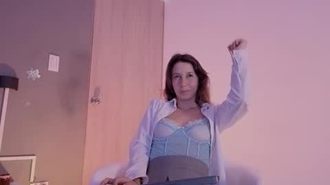 Snapshot of jolie_lov chatting on 28, 11, 2025 jolie_lov online show from 28, 11, 2025