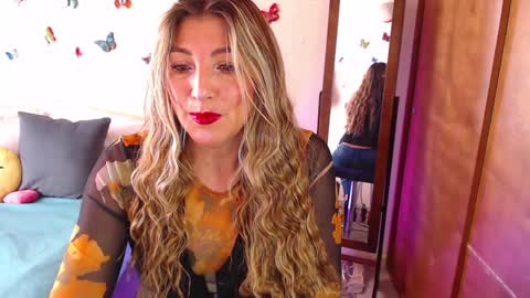 Jolie Mature online show from 2, 1, 2025