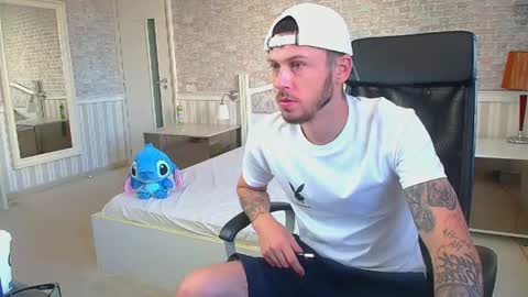 Snapshot of jonahshaw chatting on 14, 7, 2026 JonahShaw online show from 14, 7, 2026