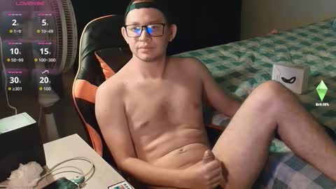 Snapshot of josh_18cm chatting on 23, 10, 2025 josh_18cm online show from 23, 10, 2025