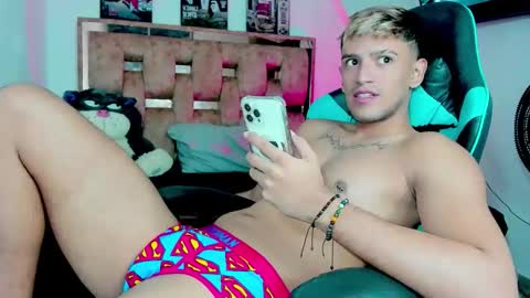 Snapshot of josh_cam99 chatting on 28, 11, 2025 JOSH online show from 28, 11, 2025