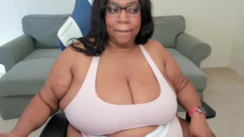 Snapshot of josie_kiss chatting on 12, 12, 2024 Josie Kiss online show from 12, 12, 2024