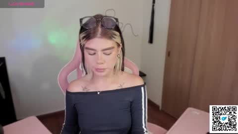 josephine   independent model    online show from 23, 2, 2025