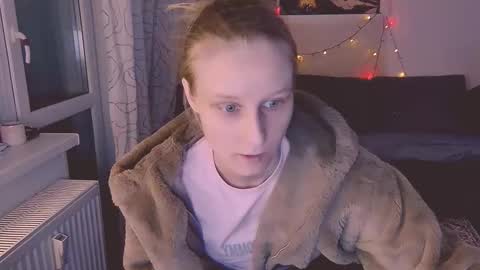 Snapshot of joy_keys chatting on 18, 2, 2025 joy_keys online show from 18, 2, 2025