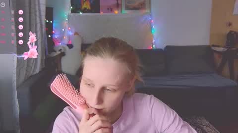 Snapshot of joy_keys chatting on 4, 3, 2025 joy_keys online show from 4, 3, 2025