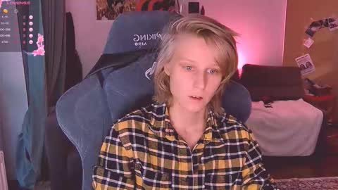 Snapshot of joy_keys chatting on 22, 10, 2025 joy_keys online show from 22, 10, 2025