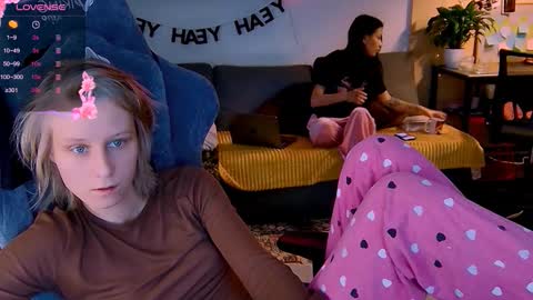 Snapshot of joy_keys chatting on 10, 11, 2025 joy_keys online show from 10, 11, 2025