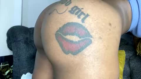 Snapshot of joyslim1 chatting on 17, 11, 2025 Butterflyass online show from 17, 11, 2025