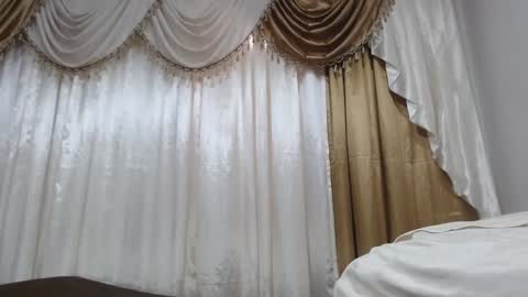 Snapshot of juan_and_luciana chatting on 28, 1, 2025 online show from 28, 1, 2025