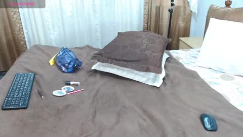 Snapshot of juan_and_luciana chatting on 30, 1, 2025 online show from 30, 1, 2025