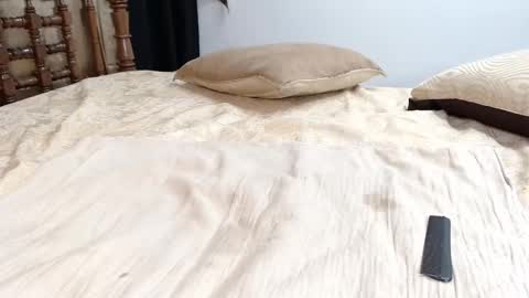 Snapshot of juan_and_luciana chatting on 7, 2, 2025 online show from 7, 2, 2025