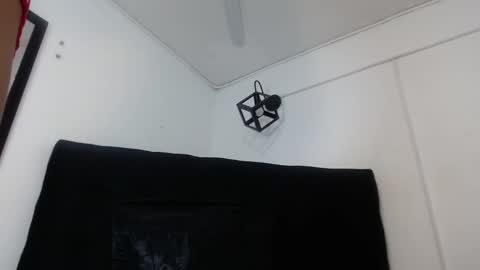 Snapshot of juan_and_luciana chatting on 10, 9, 2025 online show from 10, 9, 2025