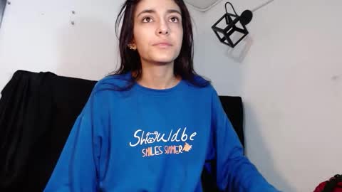 Snapshot of juan_and_luciana chatting on 19, 11, 2025 online show from 19, 11, 2025