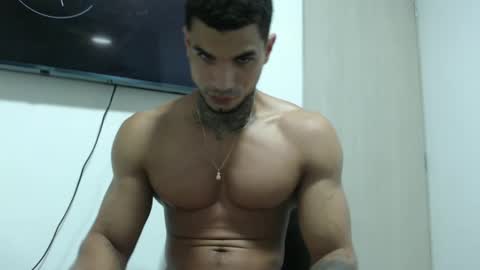 juan_gomez_1 online show from 5, 3, 2025