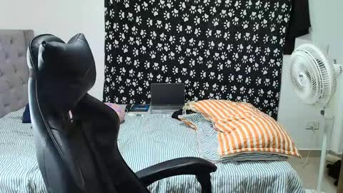 juan_gomez_1 online show from 1, 11, 2025