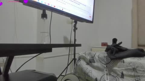 Snapshot of juana_240 chatting on 10, 12, 2024 Lau follow online show from 10, 12, 2024